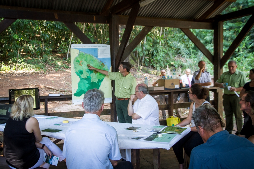 Rencontre de Mme Barbara Pompili à la DR ONF Guyane Photo Thibaut Foch